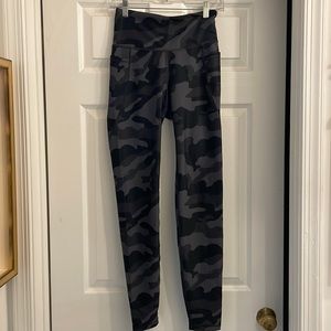 Old Navy Camo leggings - Small Tall